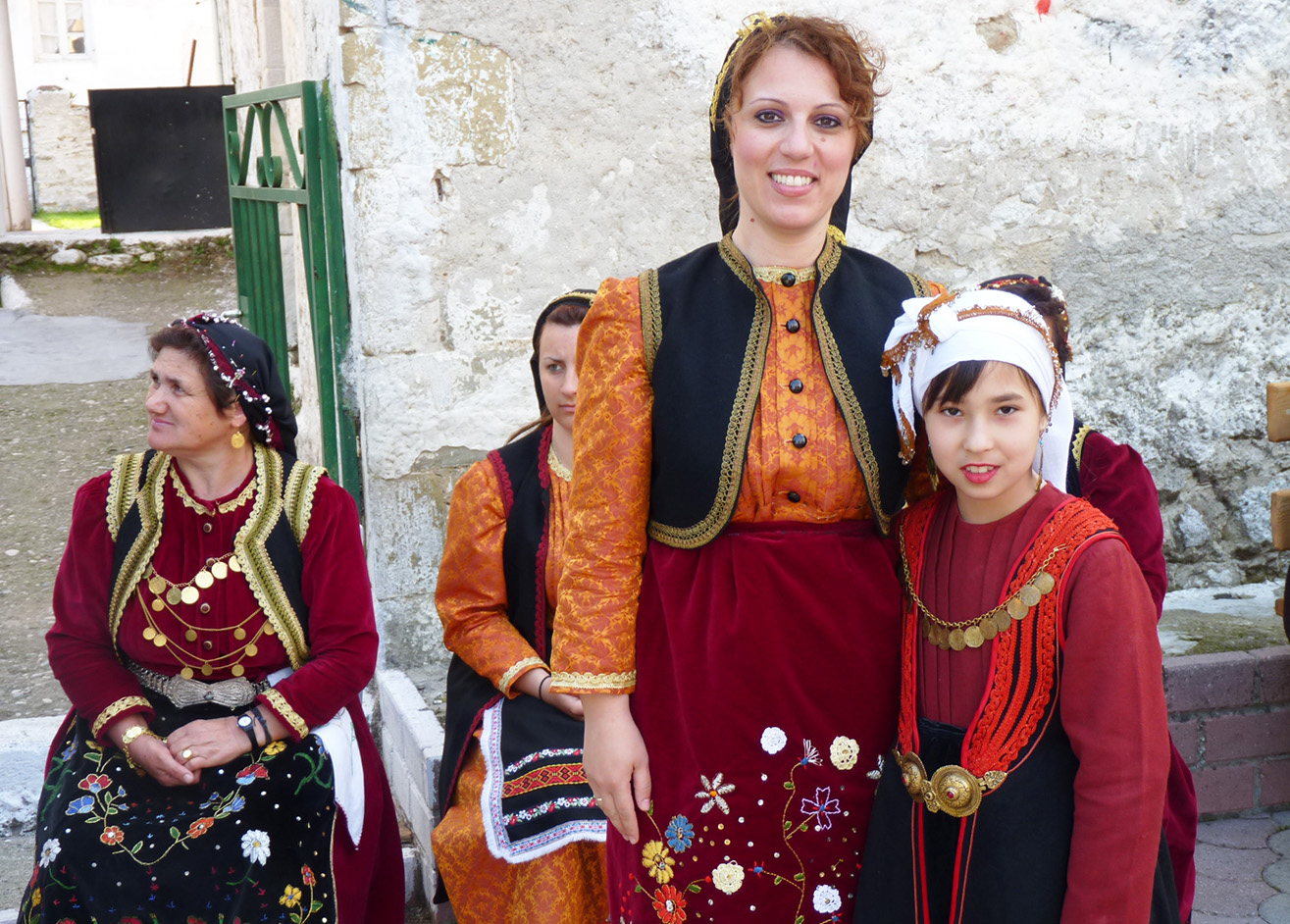 Frau in griechischer Tracht