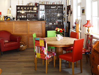 Innenansicht des Cafés Evis Auszeit