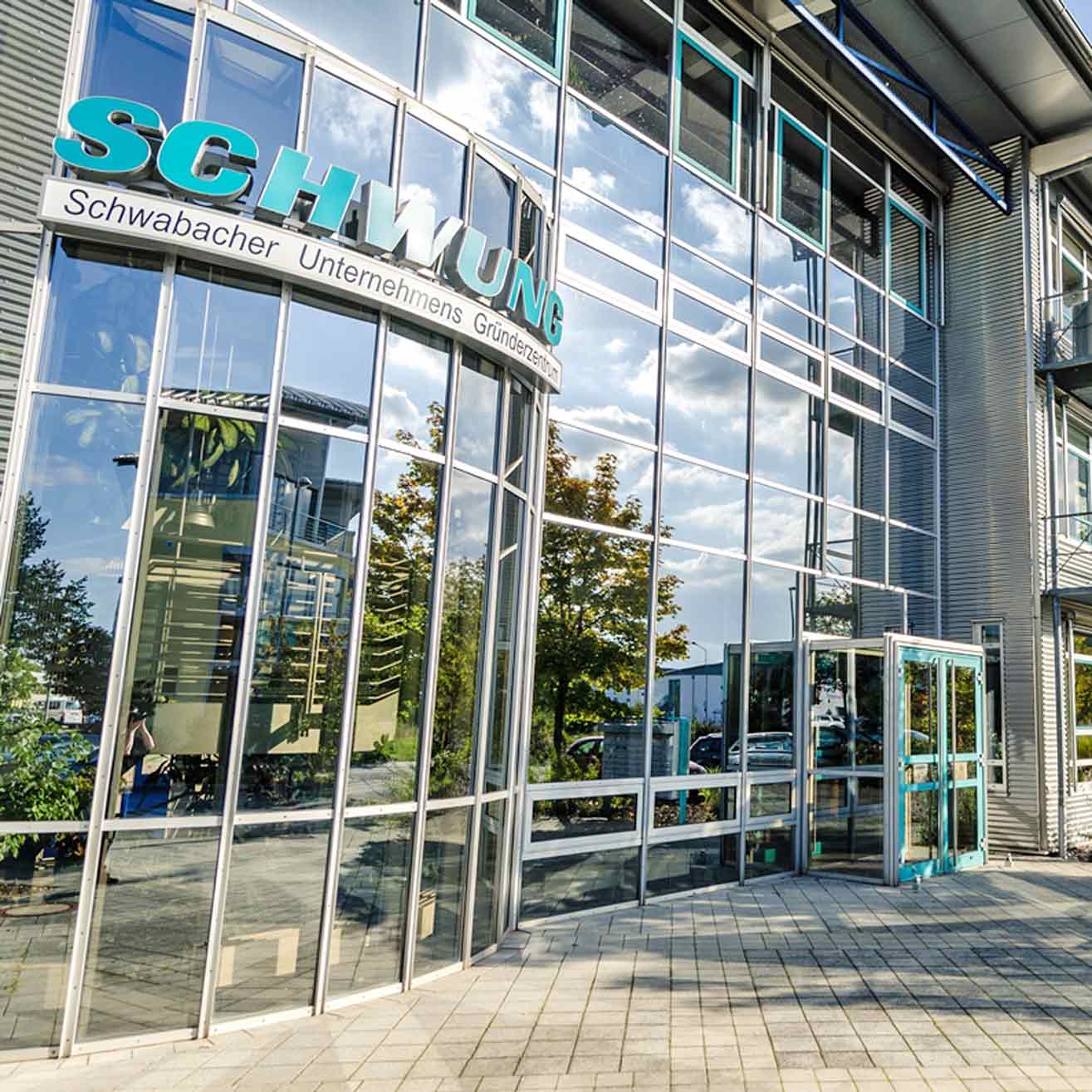 Eingangstür des Unternehmensgründerzentrums Schwung