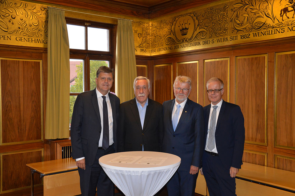 von links: Edgardo M. Malaroda (Botschafter der argentinischen Republik), Roberto Palacio (Bürgermeister Coronel Suarez), Bürgermeister Dr. Roland Oeser, Knut Engelbrecht (Referent für Recht, Umwelt und Soziales der Stadt Schwabach)