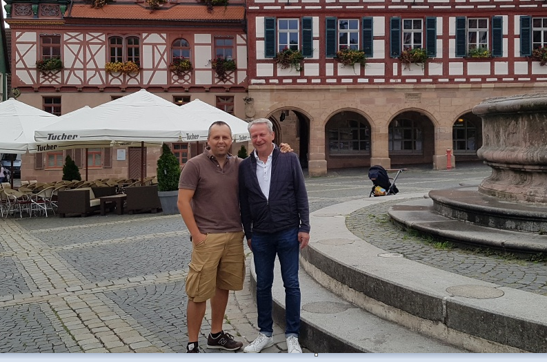 Bild am Stadtbrunnen, Frau Westenhöfer, Herr Schwenk, Frau Behrimger, Frau Schwarz