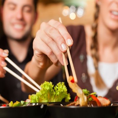 Foto Essen mit Stäbchen