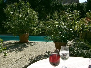 Schaible Wein am Schwimmbad