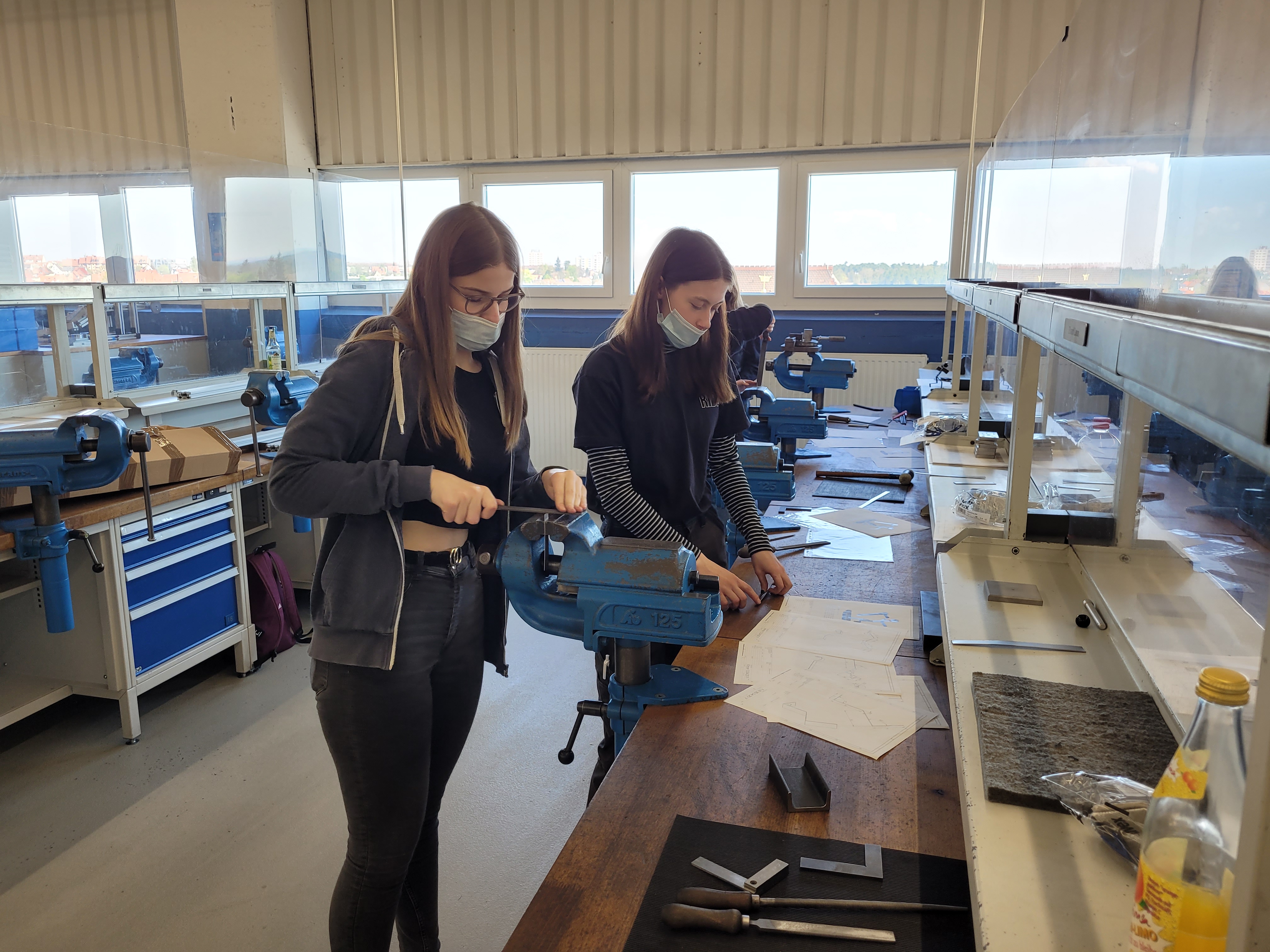 Girls beim Girls Day der Firma RIBE